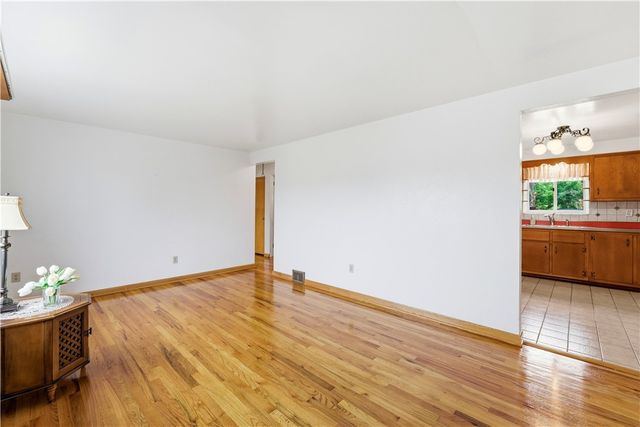 105 Adele Ave, Shaler, PA 15223