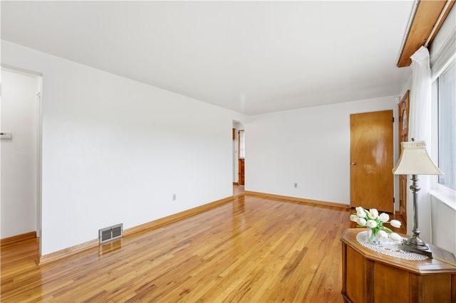 105 Adele Ave, Shaler, PA 15223