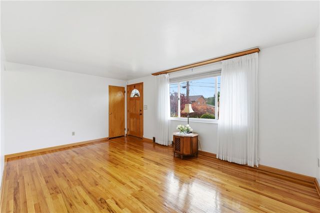 105 Adele Ave, Shaler, PA 15223