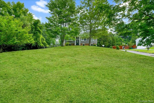 19 Saint Michaels Terrace, Carmel, NY 10512