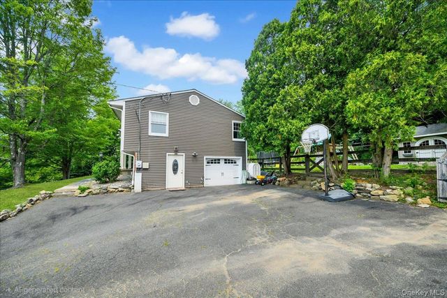19 Saint Michaels Terrace, Carmel, NY 10512