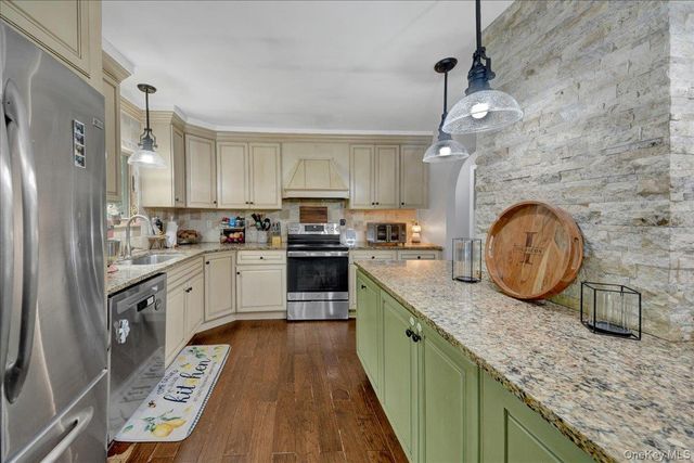 19 Saint Michaels Terrace, Carmel, NY 10512