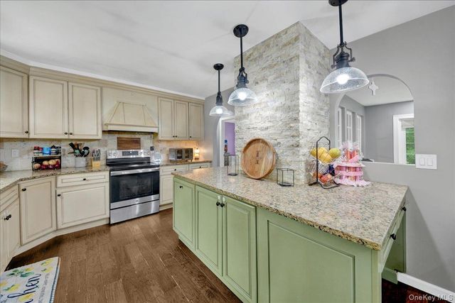 19 Saint Michaels Terrace, Carmel, NY 10512