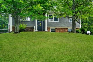 19 Saint Michaels Terrace, Carmel, NY 10512