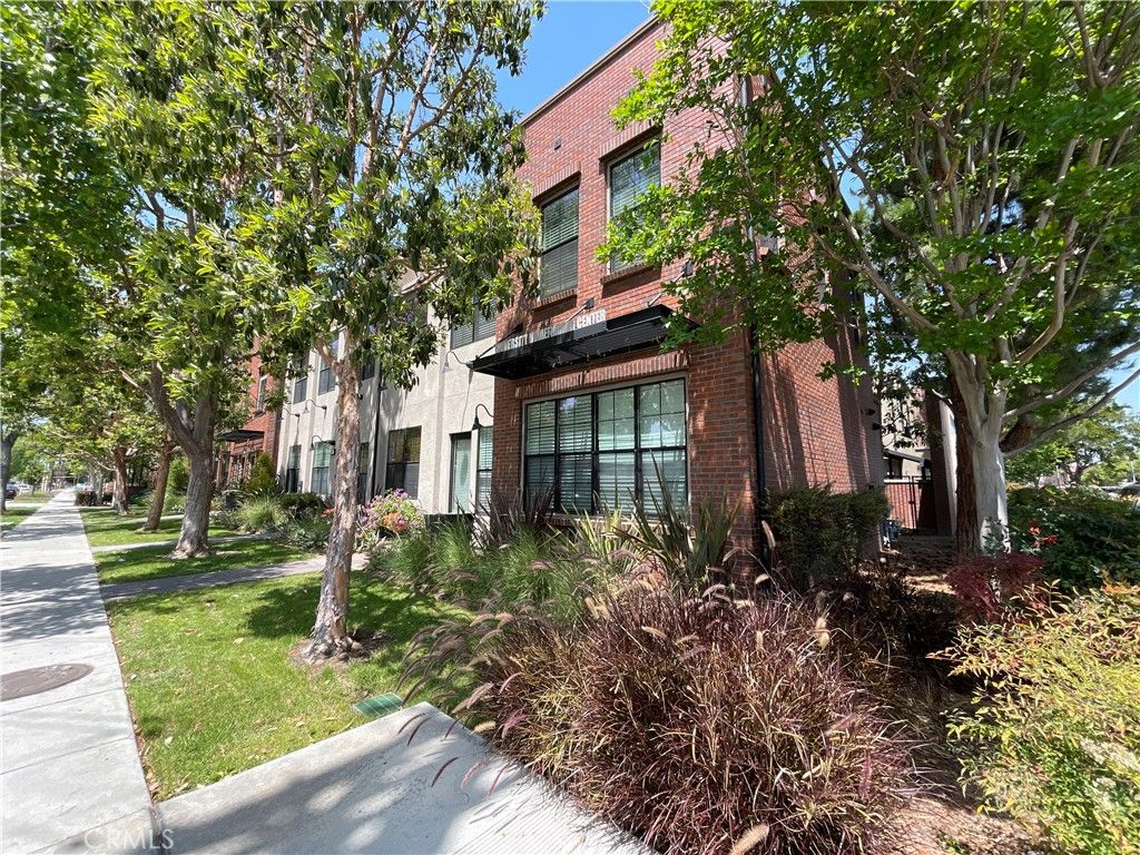 501 W Maple Avenue, Orange, CA 92868