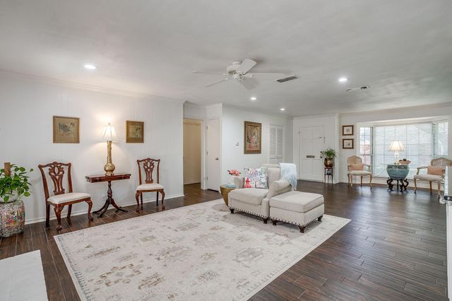 1147 Roaring Springs Road, Fort Worth, TX 76114