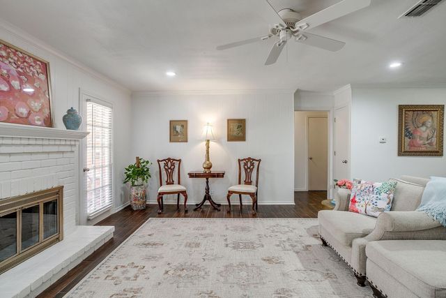 1147 Roaring Springs Road, Fort Worth, TX 76114