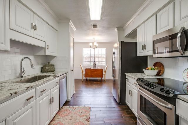 1147 Roaring Springs Road, Fort Worth, TX 76114