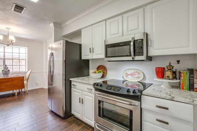 1147 Roaring Springs Road, Fort Worth, TX 76114