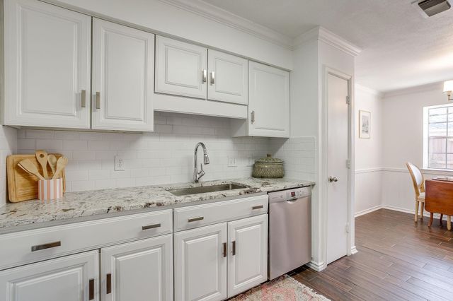 1147 Roaring Springs Road, Fort Worth, TX 76114