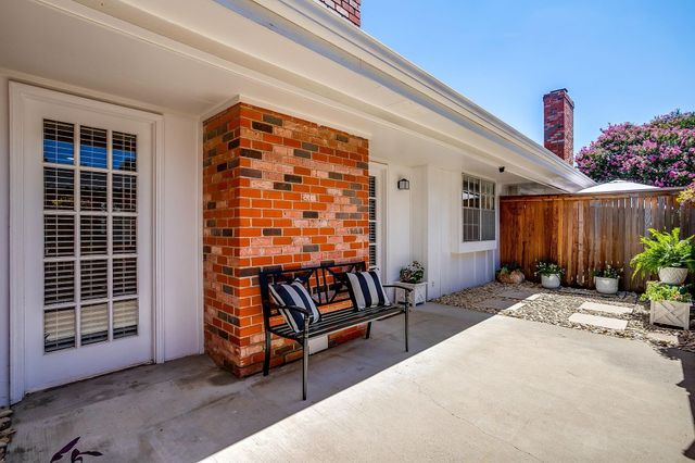 1147 Roaring Springs Road, Fort Worth, TX 76114