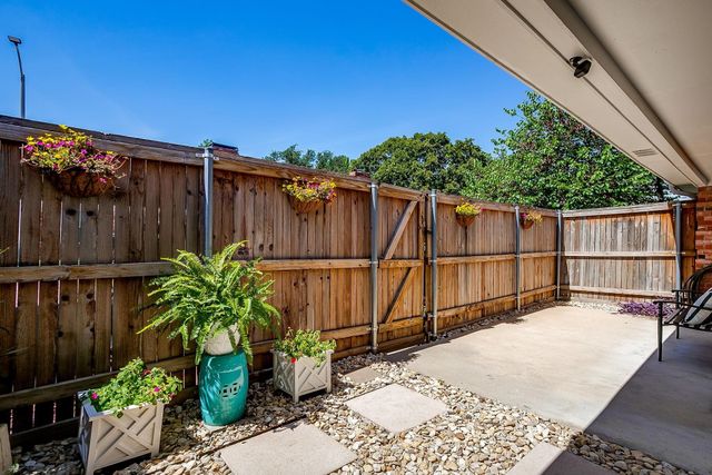 1147 Roaring Springs Road, Fort Worth, TX 76114