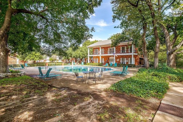 1147 Roaring Springs Road, Fort Worth, TX 76114