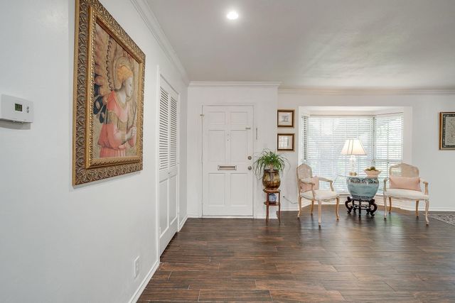 1147 Roaring Springs Road, Fort Worth, TX 76114