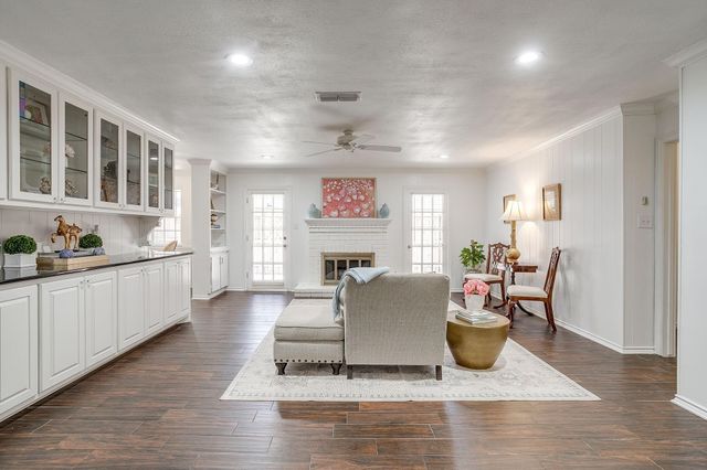 1147 Roaring Springs Road, Fort Worth, TX 76114