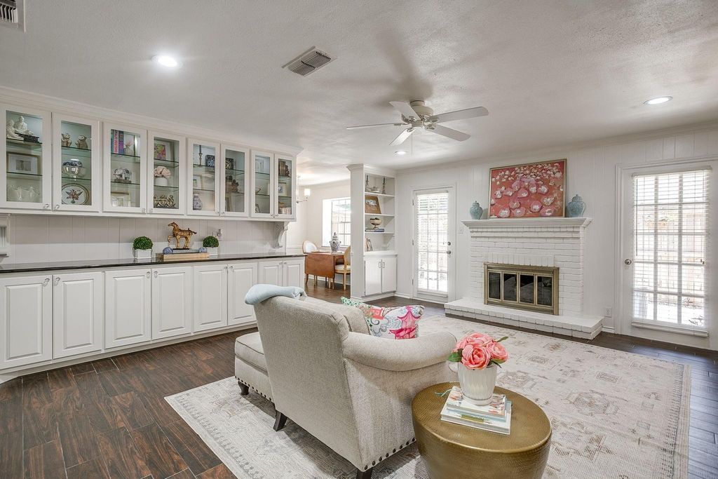 1147 Roaring Springs Road, Fort Worth, TX 76114