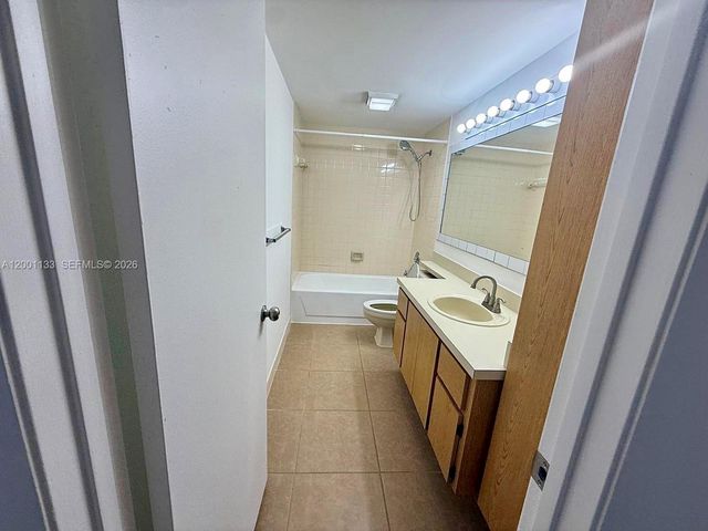 528 Green Springs Pl 528, West Palm Beach, FL 33409