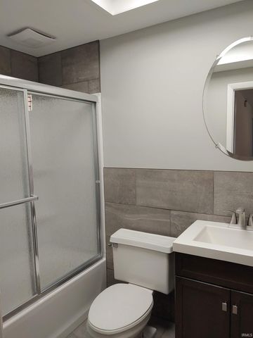 217 W WASHINGTON CENTER Road, Fort Wayne, IN 46825