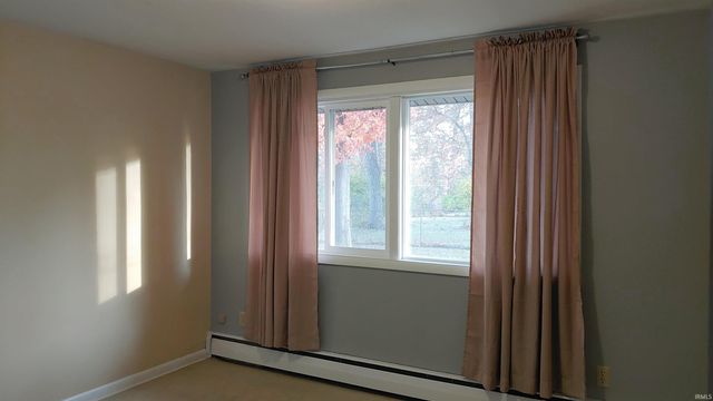 217 W WASHINGTON CENTER Road, Fort Wayne, IN 46825