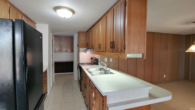 217 W WASHINGTON CENTER Road, Fort Wayne, IN 46825