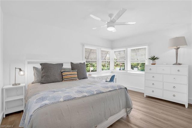 617 Gulf Shore Blvd N, Naples, FL 34102