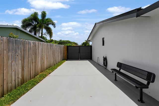 3141 NE 14th Avenue, Pompano Beach, FL 33064
