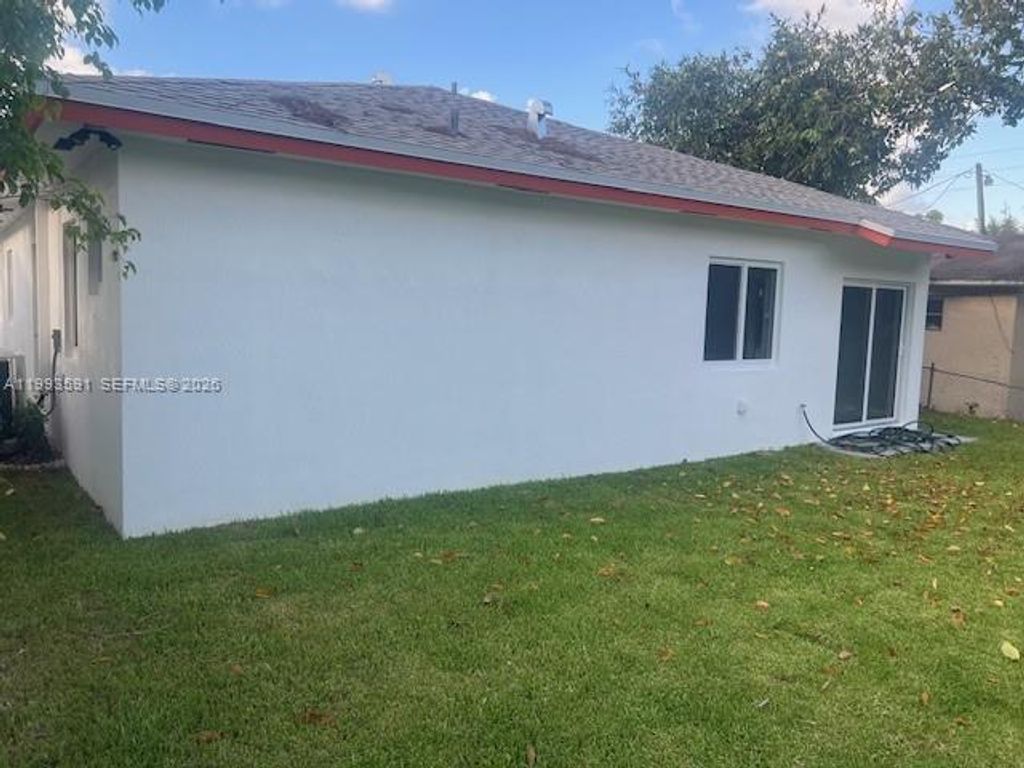Image 10 of property listing at 746 NW 112th St, Miami, FL 33168
