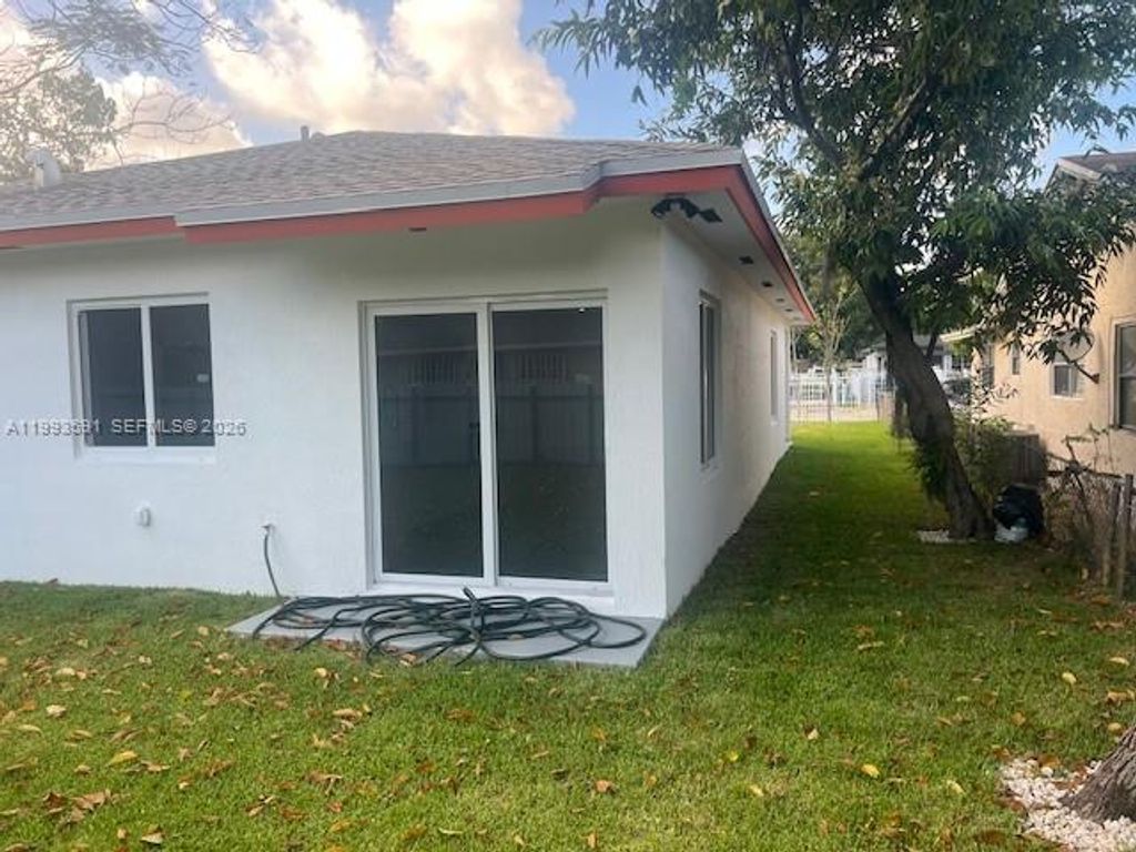 Image 11 of property listing at 746 NW 112th St, Miami, FL 33168