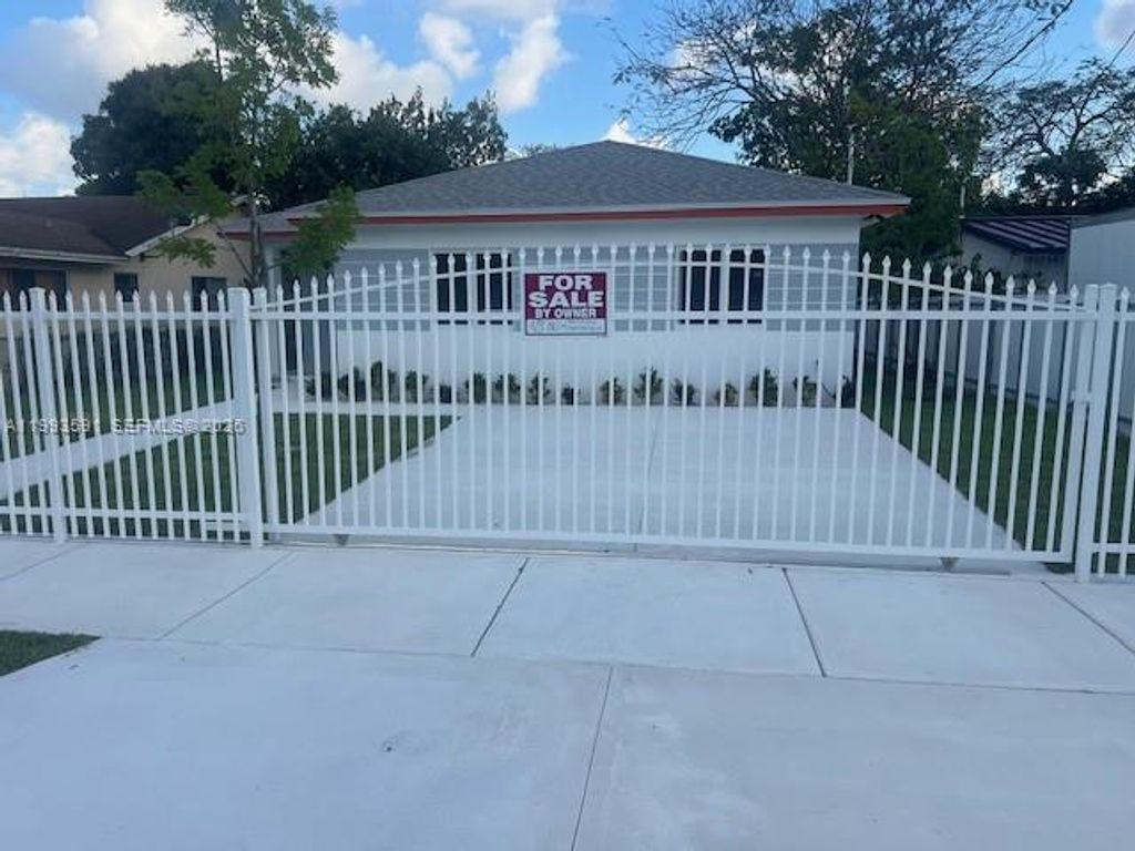Image 3 of property listing at 746 NW 112th St, Miami, FL 33168