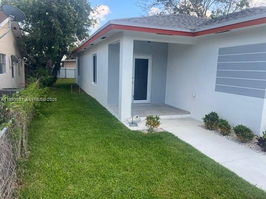 Image 6 of property listing at 746 NW 112th St, Miami, FL 33168