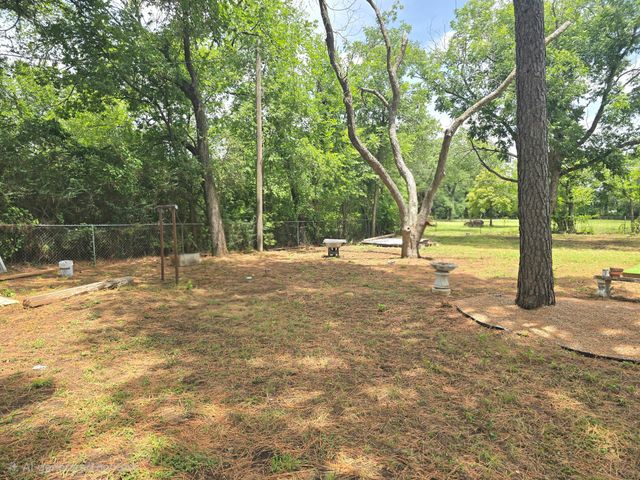 404 W Hillcrest Street, Keene, TX 76059