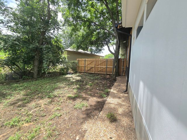 404 W Hillcrest Street, Keene, TX 76059