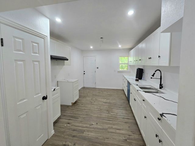 404 W Hillcrest Street, Keene, TX 76059
