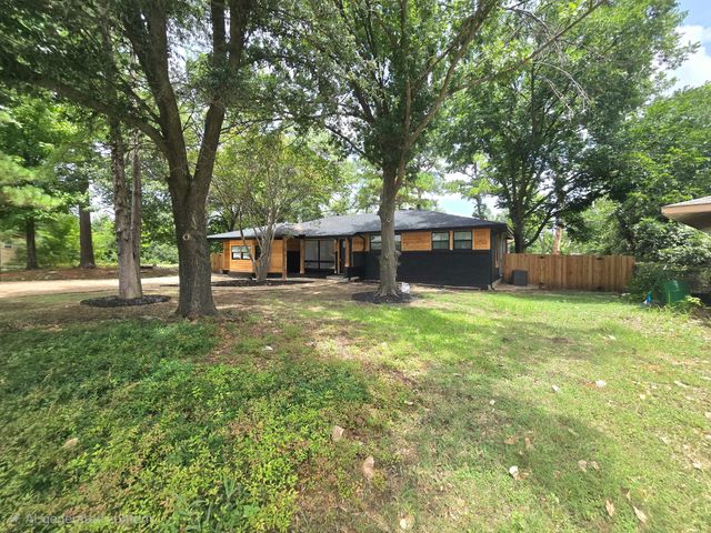 404 W Hillcrest Street, Keene, TX 76059