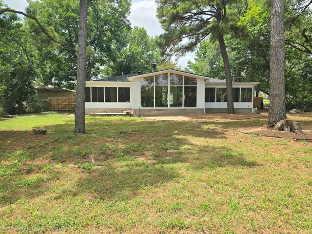 404 W Hillcrest Street, Keene, TX 76059