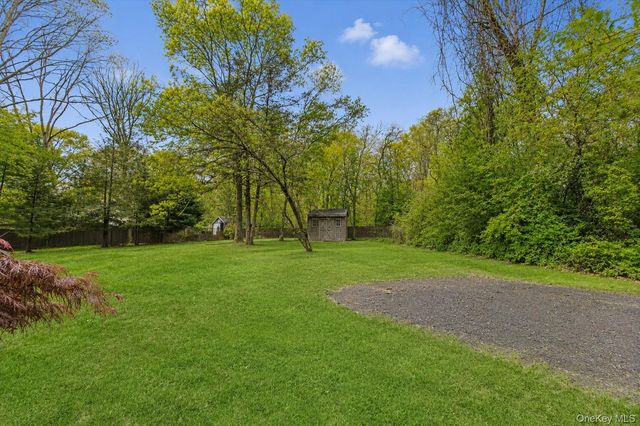 64 Giant Oak Road, Ridge, NY 11961