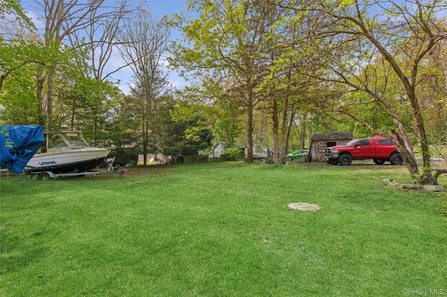 64 Giant Oak Road, Ridge, NY 11961
