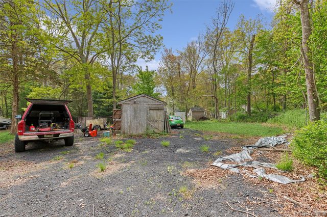 64 Giant Oak Road, Ridge, NY 11961