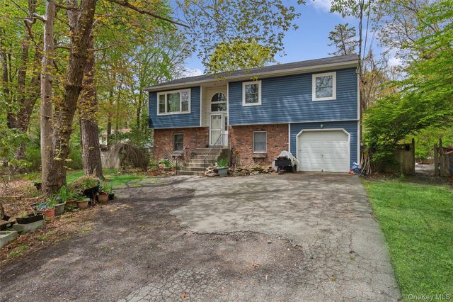 64 Giant Oak Road, Ridge, NY 11961