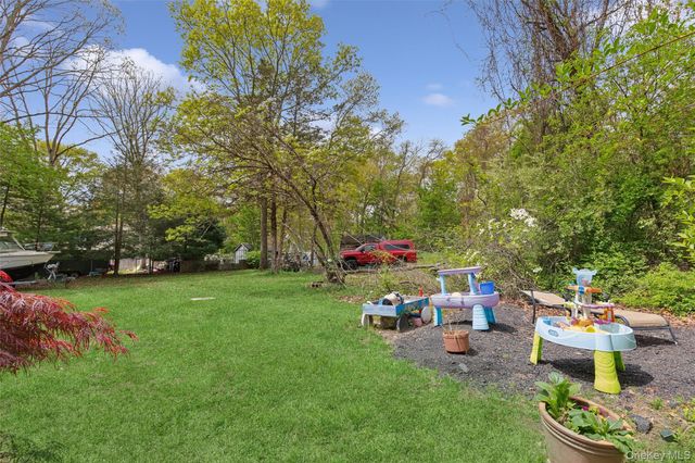 64 Giant Oak Road, Ridge, NY 11961