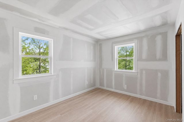 64 Giant Oak Road, Ridge, NY 11961