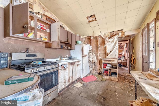 331 COLLINS LN, Maple Shade, NJ 08052