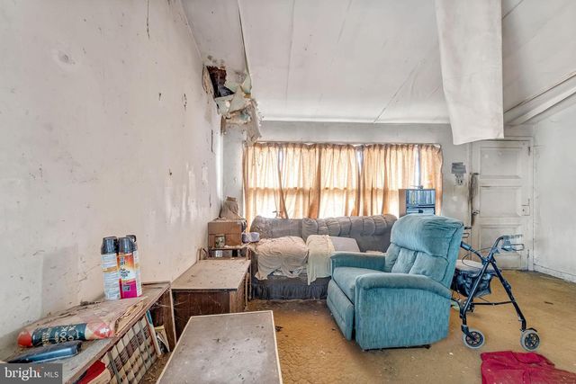 331 COLLINS LN, Maple Shade, NJ 08052