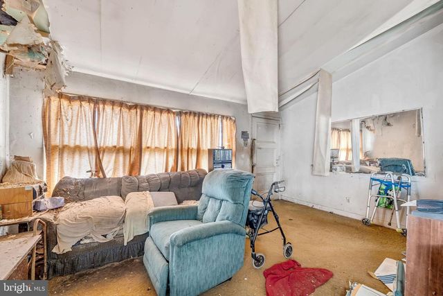 331 COLLINS LN, Maple Shade, NJ 08052