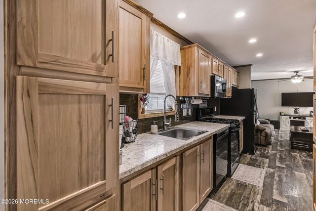 32 Bayshore Mobile Mnr, Hazlet, NJ 07730
