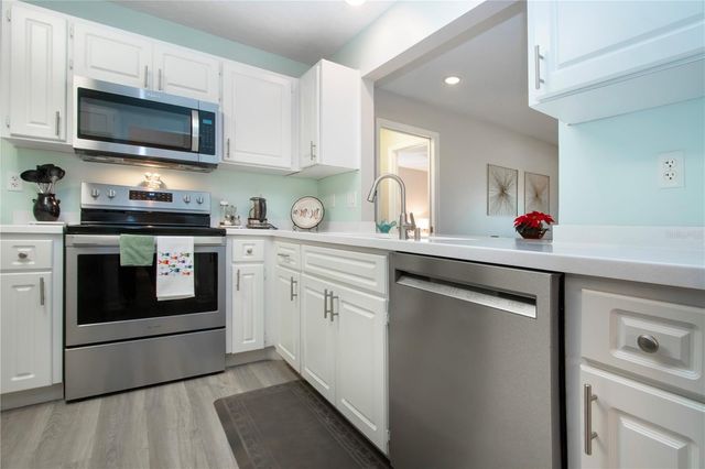 1709 WEDGE COURT, Sun City Center, FL 33573