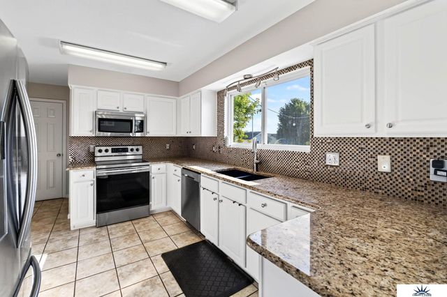 2319 N 167 Avenue, Omaha, NE 68116