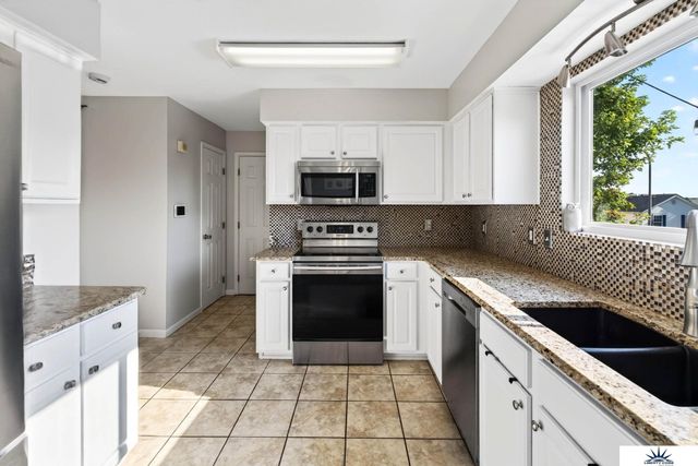 2319 N 167 Avenue, Omaha, NE 68116