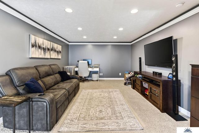 2319 N 167 Avenue, Omaha, NE 68116