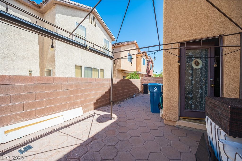 6882 Bronze Meadow Avenue, Las Vegas, NV 89122 — photo 5